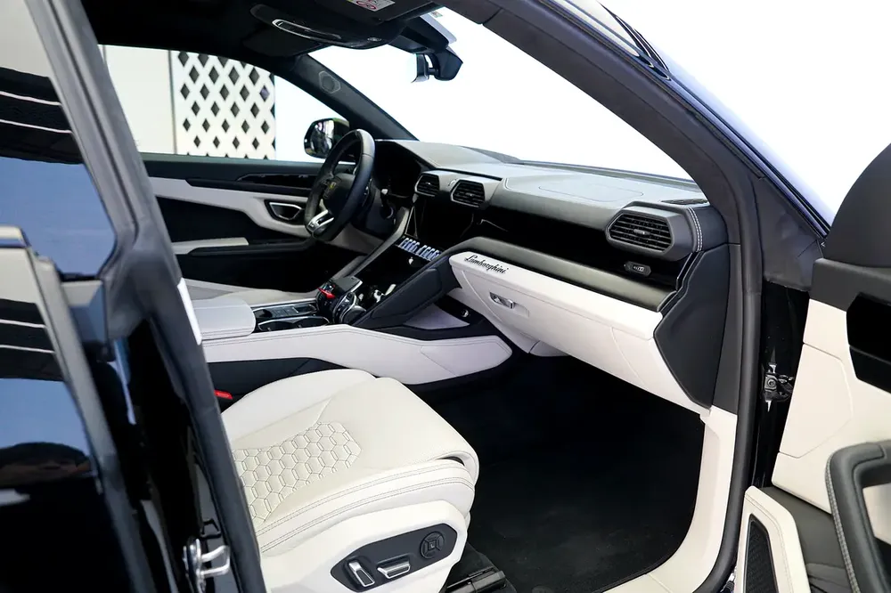 URUS | MASSAGE SEATS | BLACK/IVORY | WARRANTY AVAILABLE - Image 14
