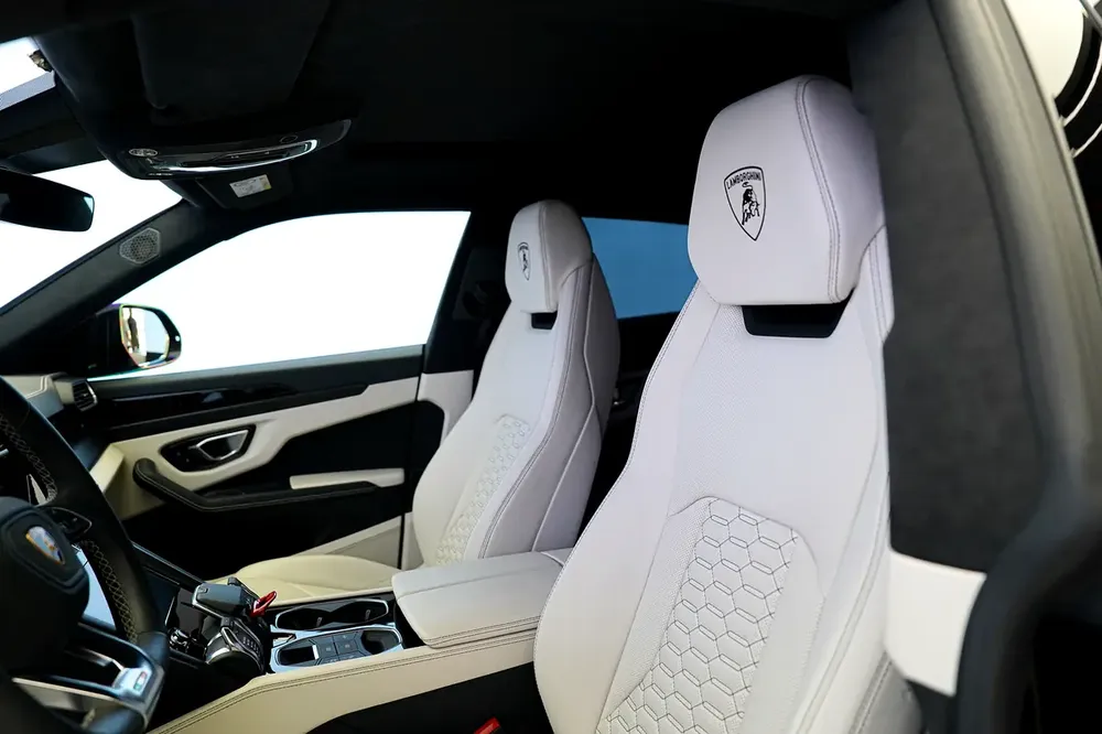 URUS | MASSAGE SEATS | BLACK/IVORY | WARRANTY AVAILABLE - Image 8