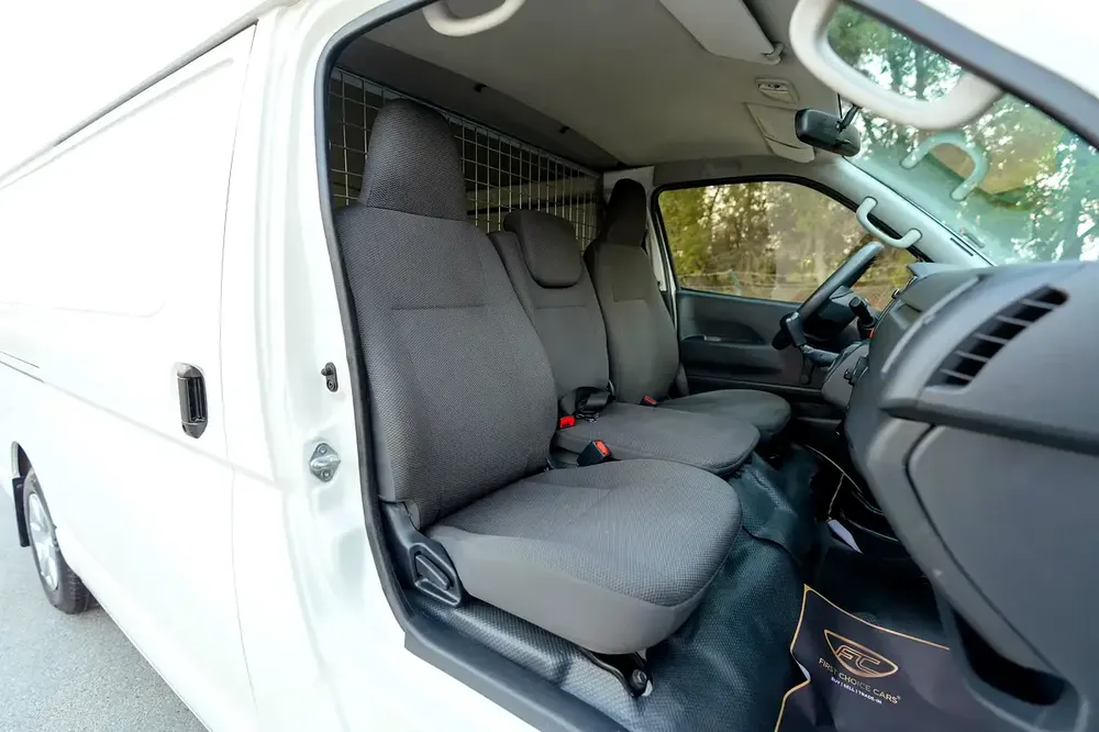 Hiace Standard Roof | Delivery Van | GCC Specs | Ref#T27785 - Image 10