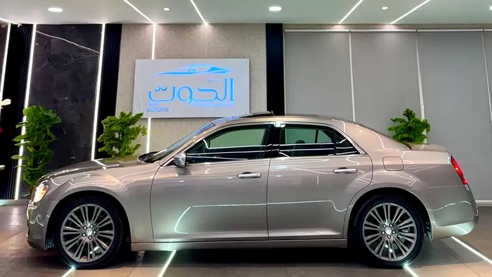 CHRYSLER 300C || GCC || SPACIOUS AND DEPENDABLE VEHICLE || GREAT || EXCELLENT PERFORMANCE || COMFORT - Image 11