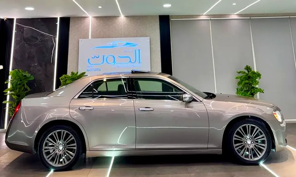 CHRYSLER 300C || GCC || SPACIOUS AND DEPENDABLE VEHICLE || GREAT || EXCELLENT PERFORMANCE || COMFORT - Image 12