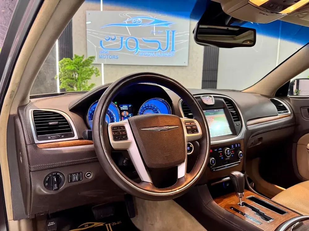 CHRYSLER 300C || GCC || SPACIOUS AND DEPENDABLE VEHICLE || GREAT || EXCELLENT PERFORMANCE || COMFORT - Image 13