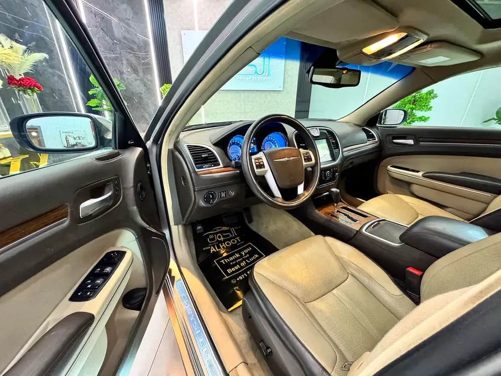 CHRYSLER 300C || GCC || SPACIOUS AND DEPENDABLE VEHICLE || GREAT || EXCELLENT PERFORMANCE || COMFORT - Image 14