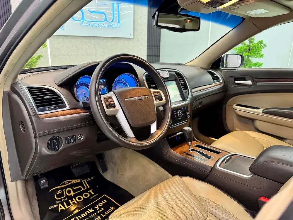 CHRYSLER 300C || GCC || SPACIOUS AND DEPENDABLE VEHICLE || GREAT || EXCELLENT PERFORMANCE || COMFORT - Image 15