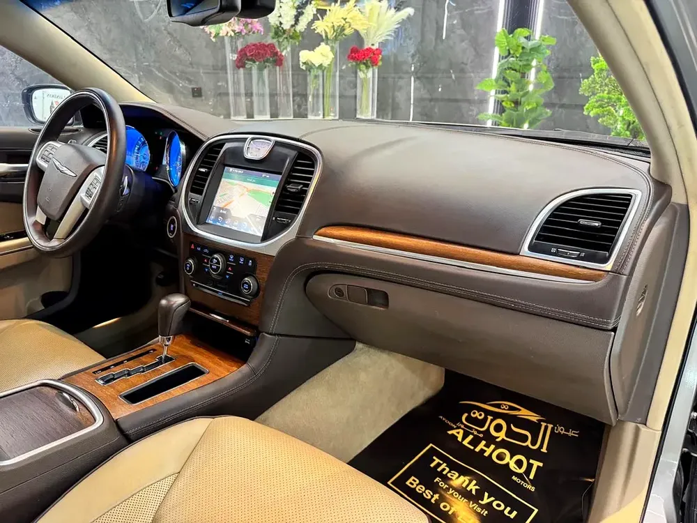 CHRYSLER 300C || GCC || SPACIOUS AND DEPENDABLE VEHICLE || GREAT || EXCELLENT PERFORMANCE || COMFORT - Image 16