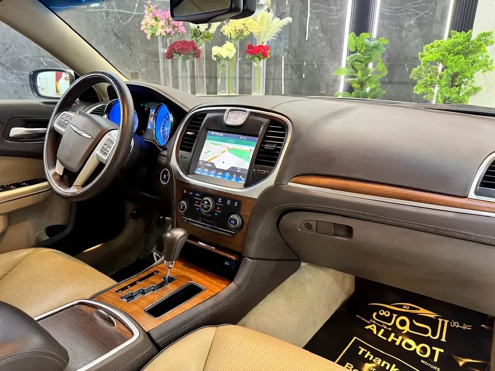 CHRYSLER 300C || GCC || SPACIOUS AND DEPENDABLE VEHICLE || GREAT || EXCELLENT PERFORMANCE || COMFORT - Image 17