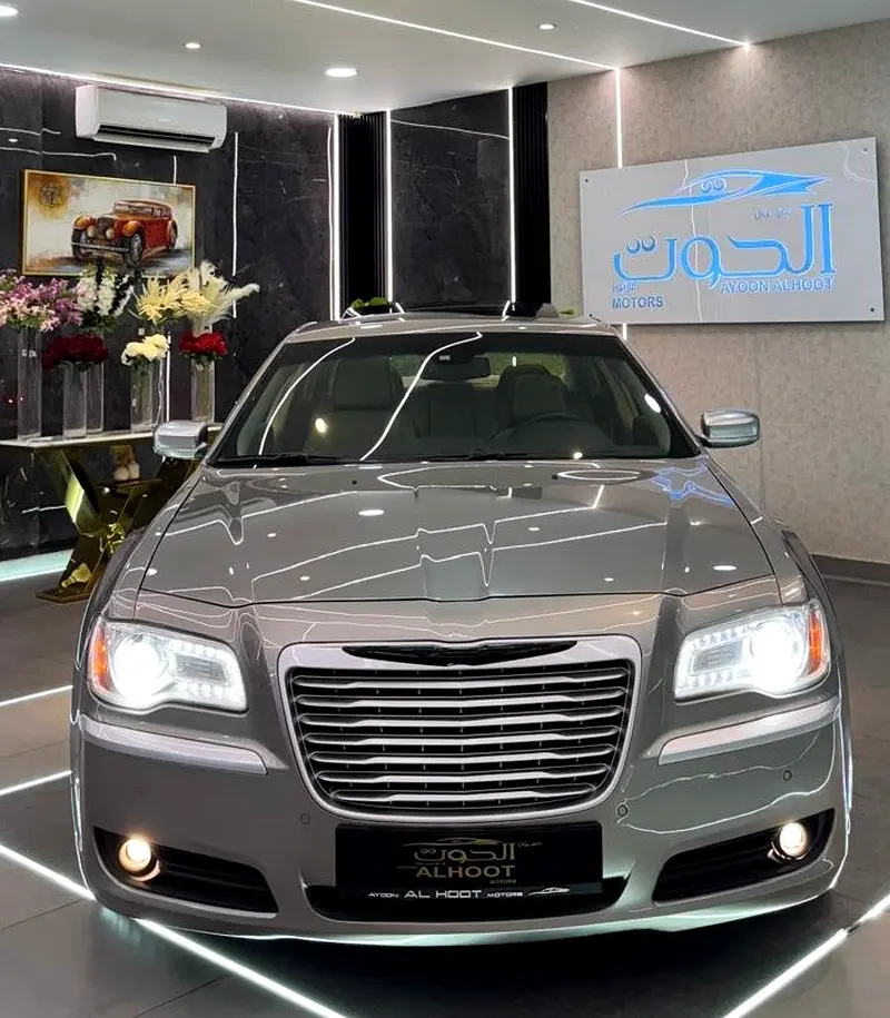 CHRYSLER 300C || GCC || SPACIOUS AND DEPENDABLE VEHICLE || GREAT || EXCELLENT PERFORMANCE || COMFORT - Image 5