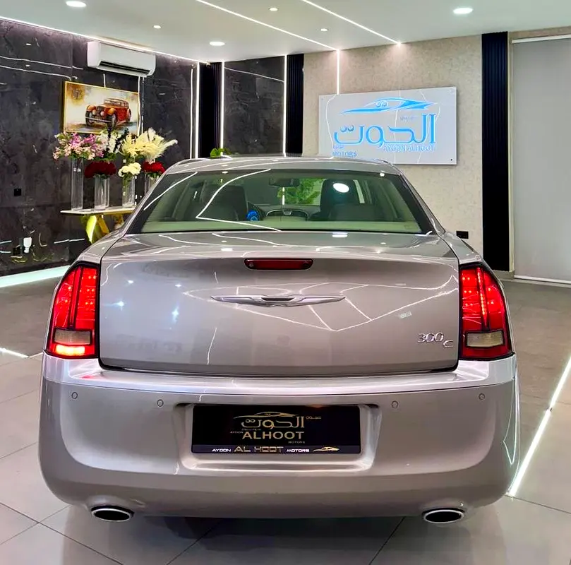 CHRYSLER 300C || GCC || SPACIOUS AND DEPENDABLE VEHICLE || GREAT || EXCELLENT PERFORMANCE || COMFORT - Image 6