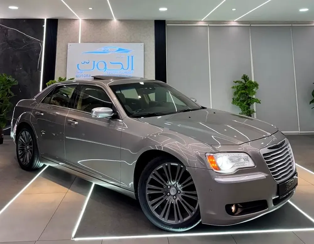 CHRYSLER 300C || GCC || SPACIOUS AND DEPENDABLE VEHICLE || GREAT || EXCELLENT PERFORMANCE || COMFORT - Image 7