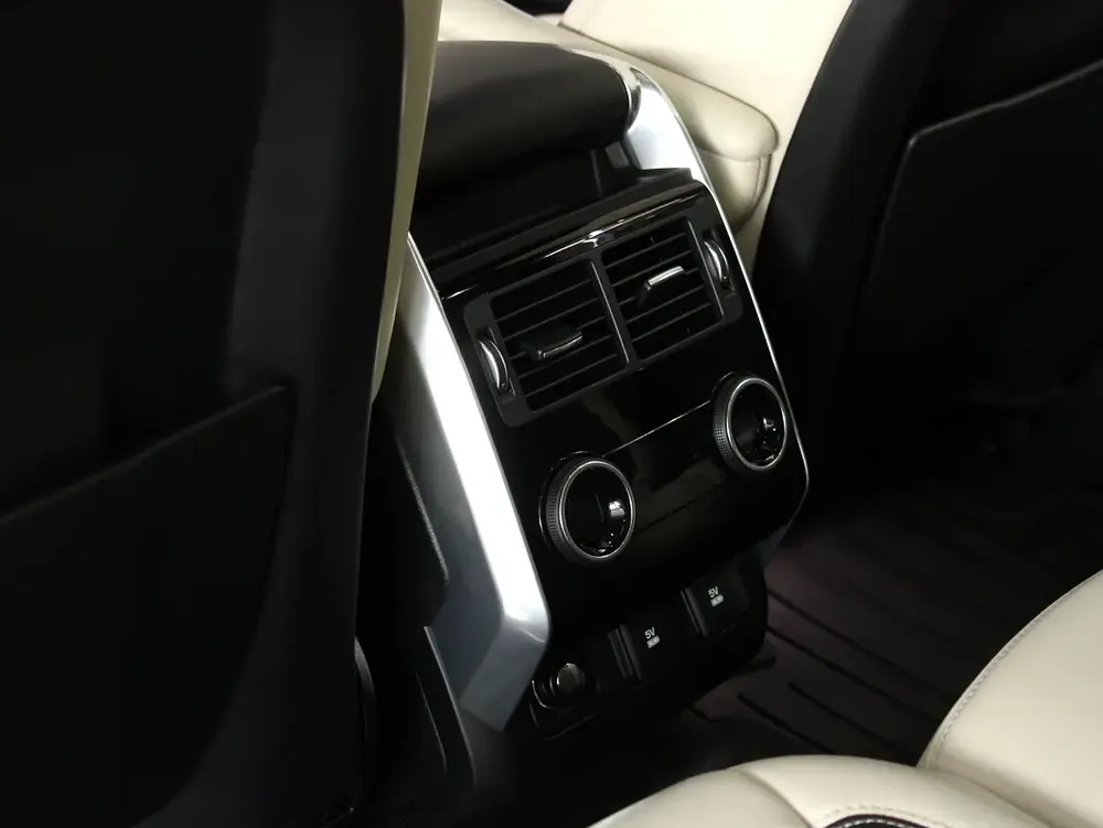 2018 - Land Rover Range Rover Sport HSE - Prestige Condition Perfect inside and out - Image 12