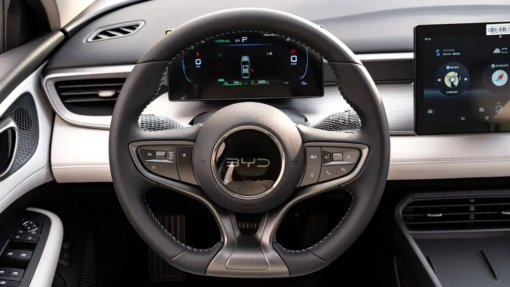 2025 | BYD SEAL 05 DMI SMART DRIVE 55KM LUXURY - Image 12