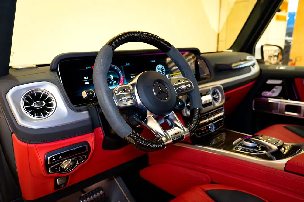 2022 Mercedes Benz G 63 AMG / 1 Year Warranty And Service Contract / GCC Specs - Image 4