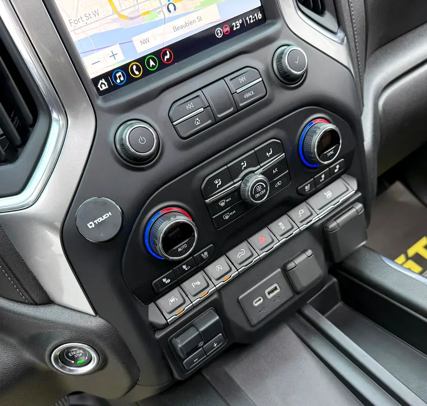 2021 Chevrolet Silverado ,Warranty ,Full Service History ,American Spec - Image 17