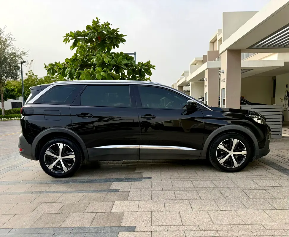 Peugeot 5008 GT Line 2020 - GCC Specs - Excellent Condition - Image 4
