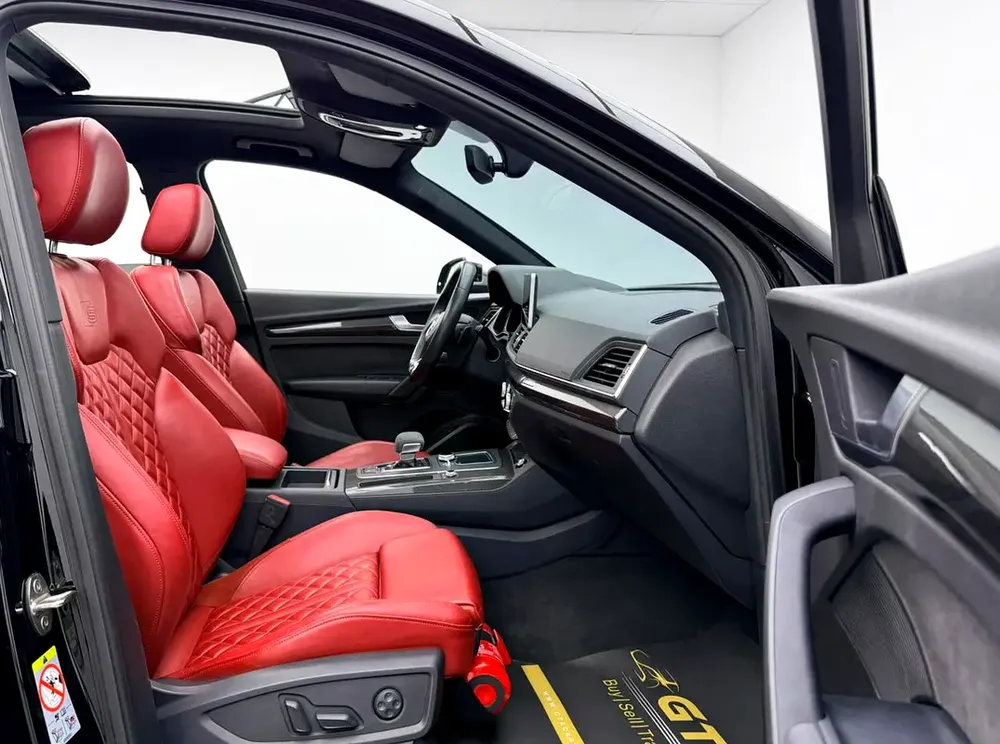 2018 Audi SQ5 Quattro, Full Service History, Carbon Fiber Interior, Excellent Condition, GCC - Image 10