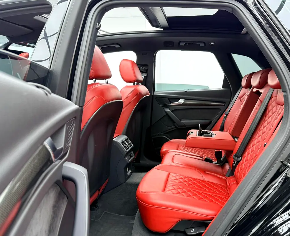 2018 Audi SQ5 Quattro, Full Service History, Carbon Fiber Interior, Excellent Condition, GCC - Image 18