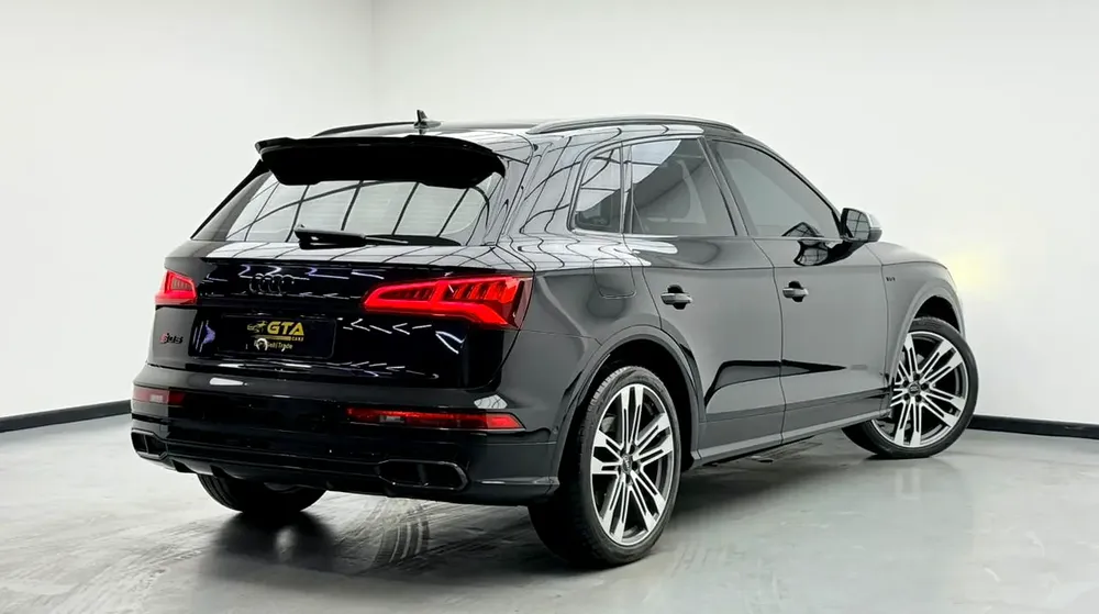 2018 Audi SQ5 Quattro, Full Service History, Carbon Fiber Interior, Excellent Condition, GCC - Image 4