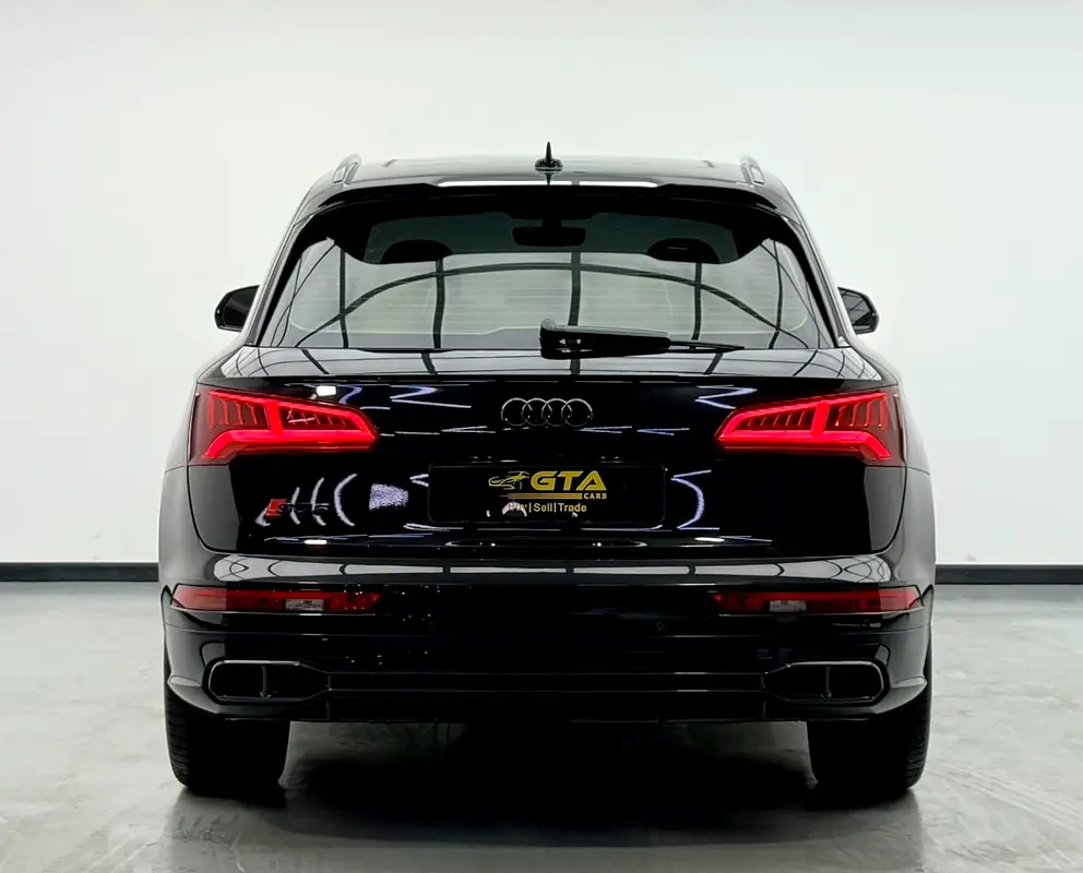 2018 Audi SQ5 Quattro, Full Service History, Carbon Fiber Interior, Excellent Condition, GCC - Image 5