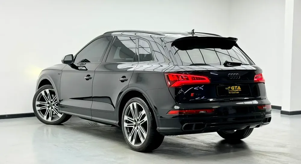2018 Audi SQ5 Quattro, Full Service History, Carbon Fiber Interior, Excellent Condition, GCC - Image 6