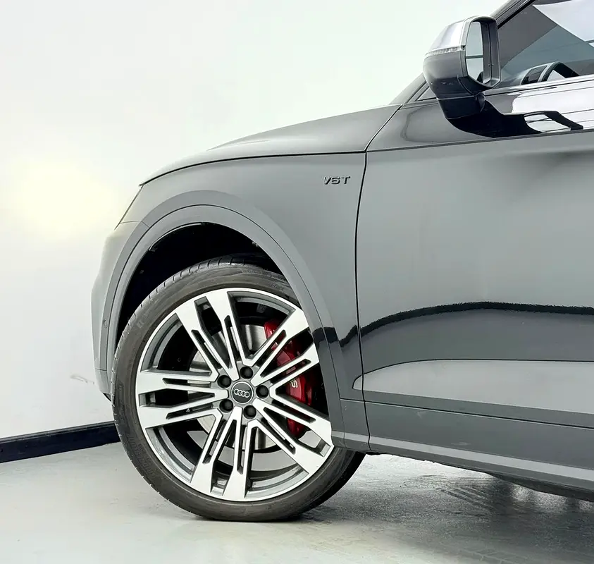 2018 Audi SQ5 Quattro, Full Service History, Carbon Fiber Interior, Excellent Condition, GCC - Image 7