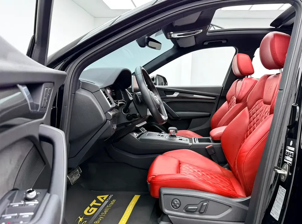 2018 Audi SQ5 Quattro, Full Service History, Carbon Fiber Interior, Excellent Condition, GCC - Image 9