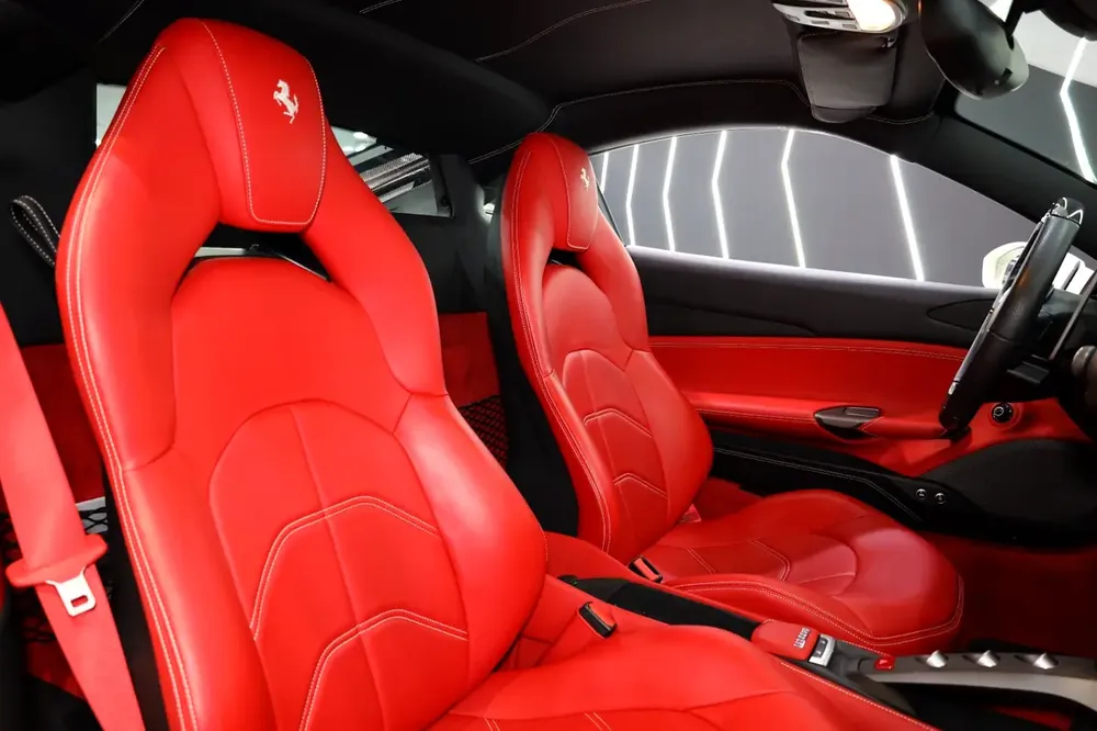 Ferrari 488 GTB 2017, Bianco Avus Exterior, Passenger Display, Very Low KM, GCC Spec!! - Image 8