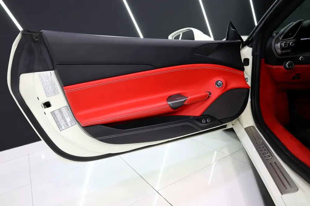 Ferrari 488 GTB 2017, Bianco Avus Exterior, Passenger Display, Very Low KM, GCC Spec!! - Image 9