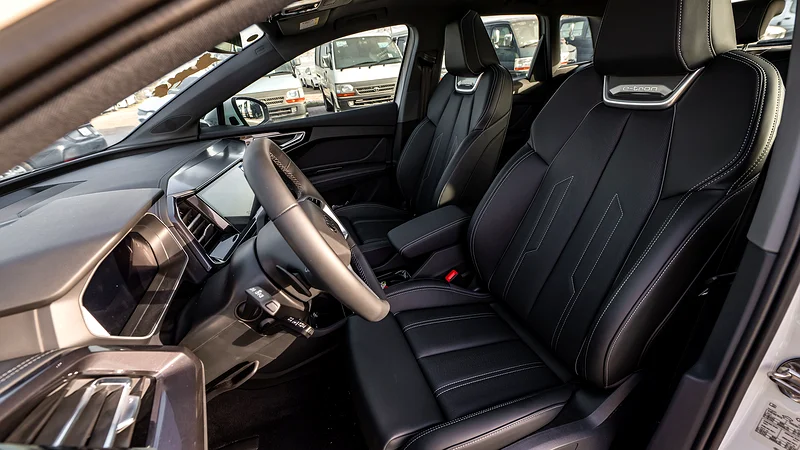 2025 | AUDI E-TRON Q4 TOP VERSION E/V - Image 10