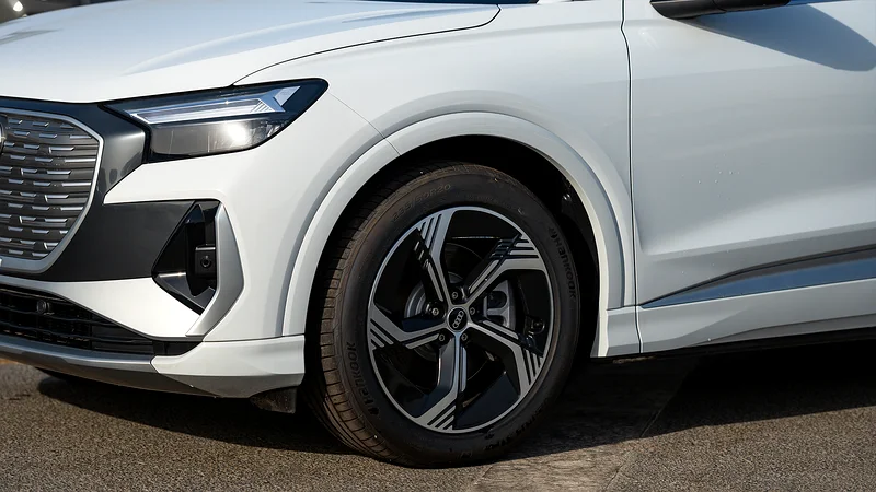 2025 | AUDI E-TRON Q4 TOP VERSION E/V - Image 5