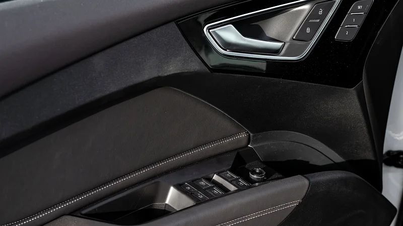 2025 | AUDI E-TRON Q4 TOP VERSION E/V - Image 7