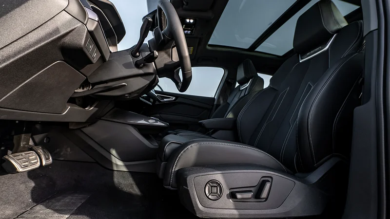 2025 | AUDI E-TRON Q4 TOP VERSION E/V - Image 9