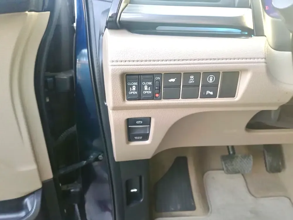 Honda Odyssey Touring 2022 GCC Specs/ full option, full history service - Image 5