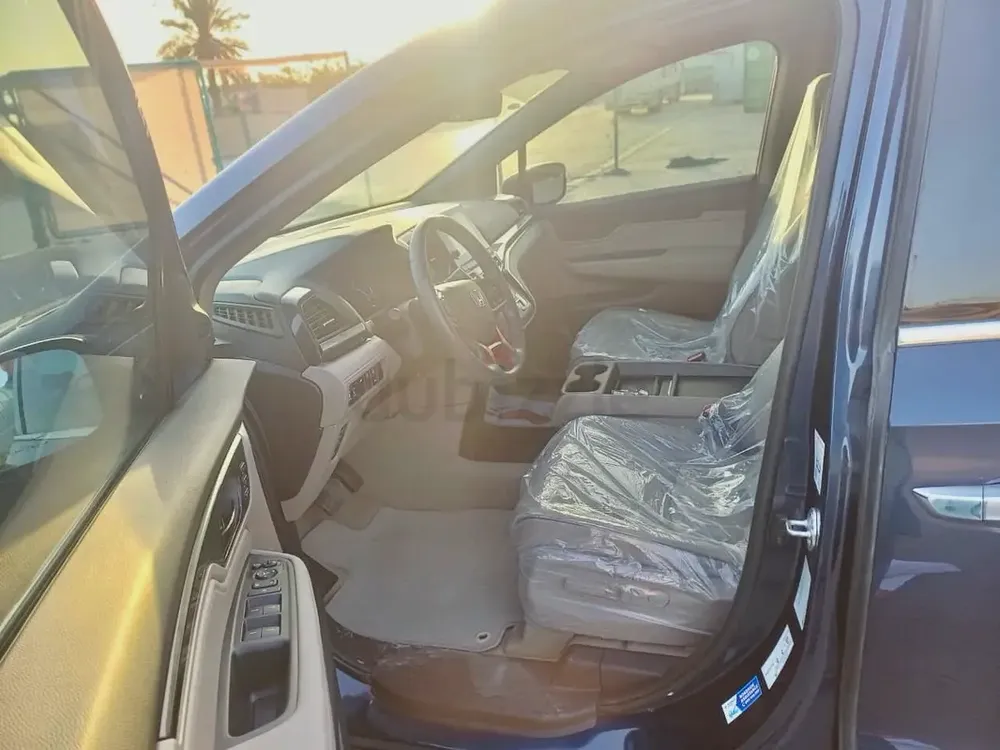 Honda Odyssey Touring 2022 GCC Specs/ full option, full history service - Image 6