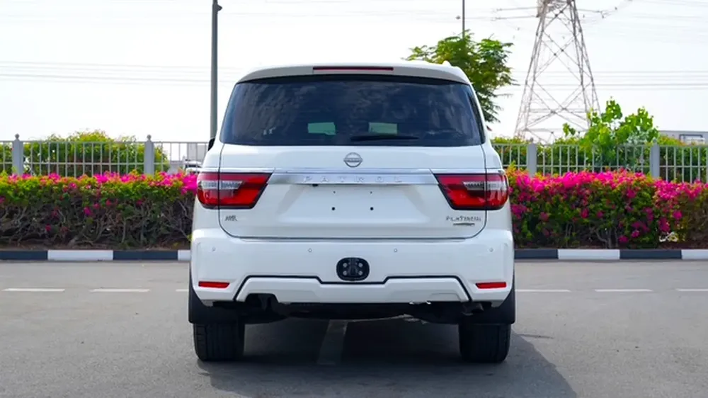 2024 Nissan Patrol LE Platinum - GCC Specs - WITH 5 YEARS WARRANTY FROM DEALER VERY CLEAN CAR - Image 11