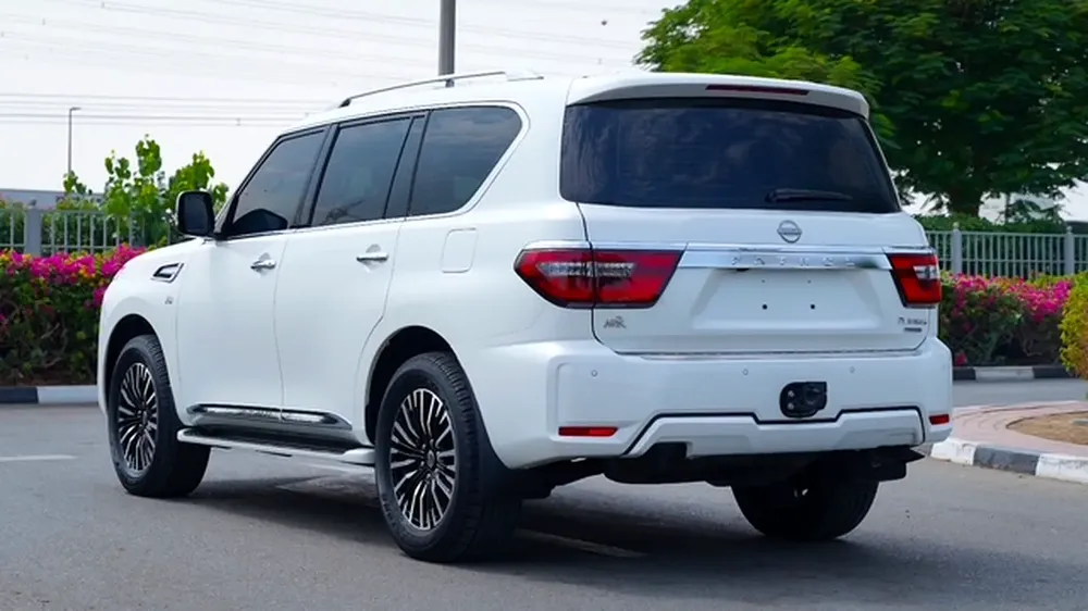 2024 Nissan Patrol LE Platinum - GCC Specs - WITH 5 YEARS WARRANTY FROM DEALER VERY CLEAN CAR - Image 12