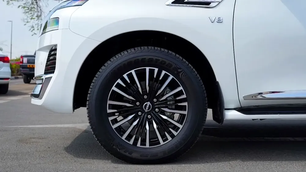 2024 Nissan Patrol LE Platinum - GCC Specs - WITH 5 YEARS WARRANTY FROM DEALER VERY CLEAN CAR - Image 13