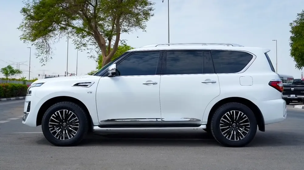 2024 Nissan Patrol LE Platinum - GCC Specs - WITH 5 YEARS WARRANTY FROM DEALER VERY CLEAN CAR - Image 4