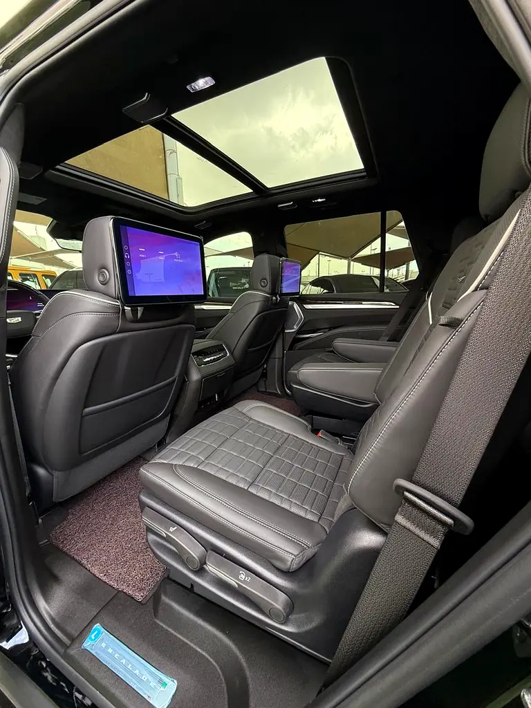 Cadillac Escalade 600model 2025 import from Korea original paint كاديلاك اسكاليد 600 موديل 2025 - Image 11