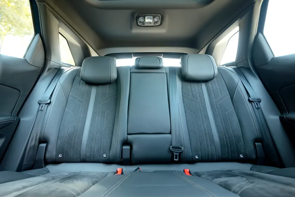 AED 781/Month | 3008 Hybrid 4 | GCC Specs | REF#P04531 - Image 12