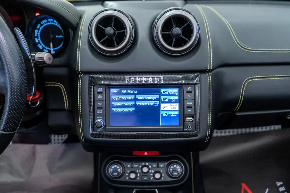 2013 Ferrari California, With Service Contract, Excellent Condition GCC Specs - Image 10