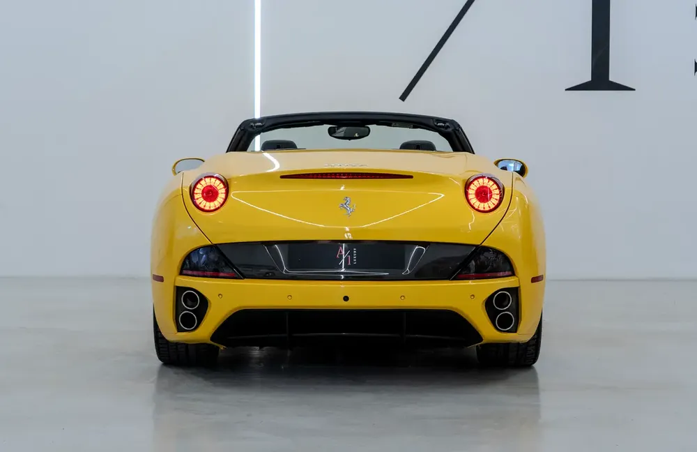 2013 Ferrari California, With Service Contract, Excellent Condition GCC Specs - Image 4