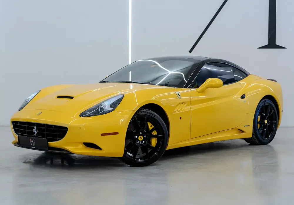 2013 Ferrari California, With Service Contract, Excellent Condition GCC Specs - Image 5