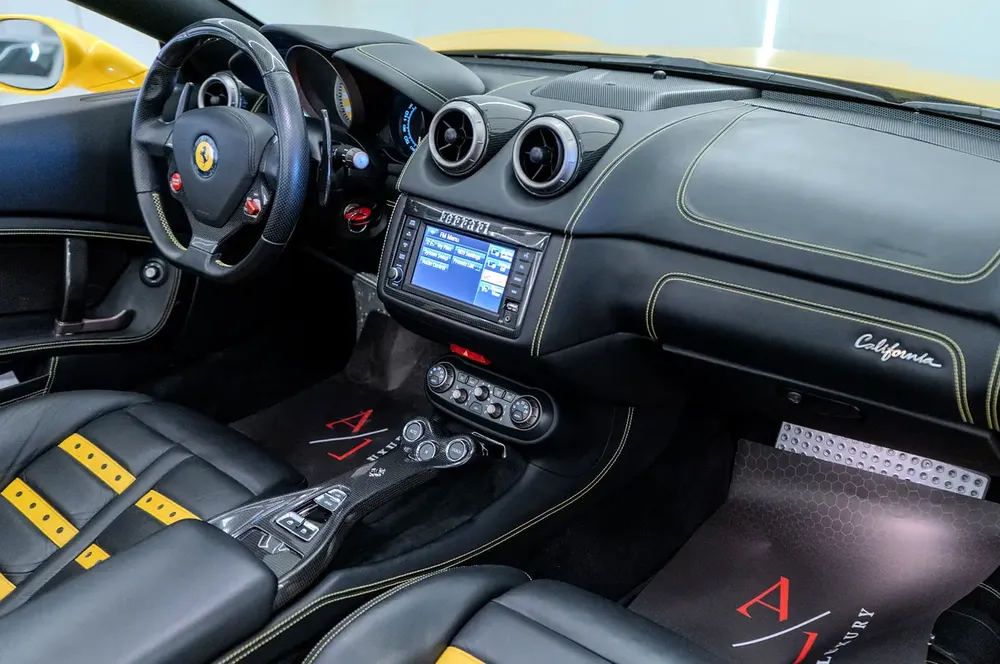 2013 Ferrari California, With Service Contract, Excellent Condition GCC Specs - Image 6