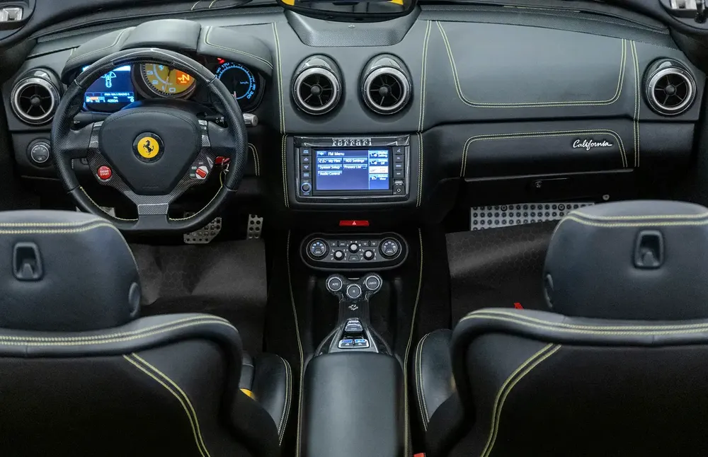 2013 Ferrari California, With Service Contract, Excellent Condition GCC Specs - Image 8