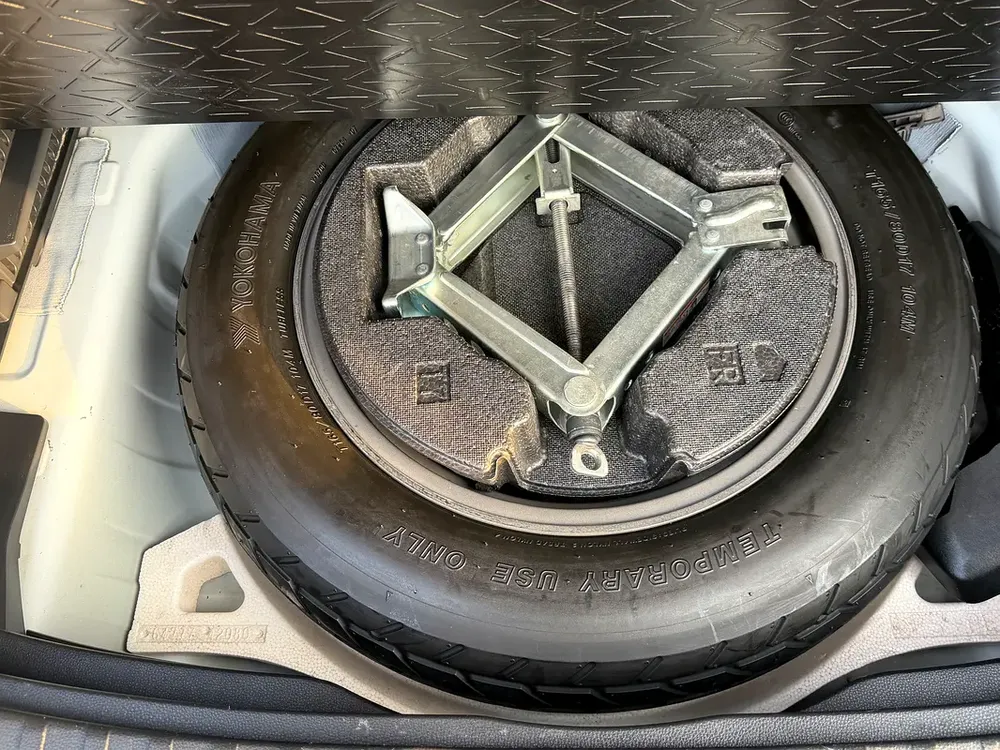 2019 Toyota RAV4 XSE hybrid - Image 12