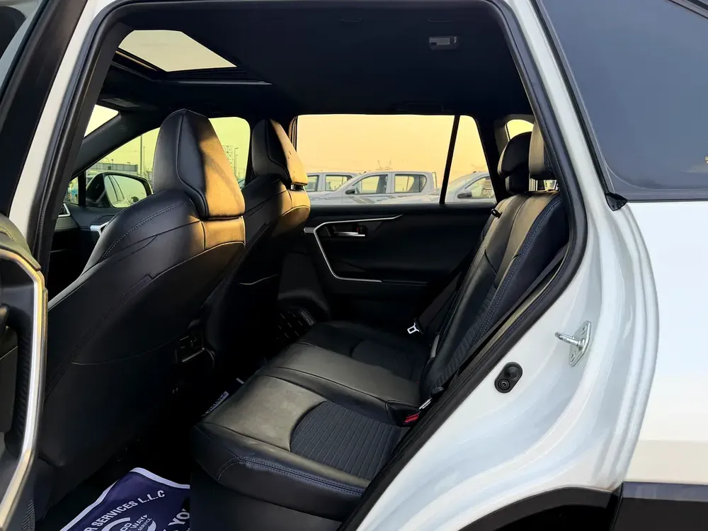 2019 Toyota RAV4 XSE hybrid - Image 13