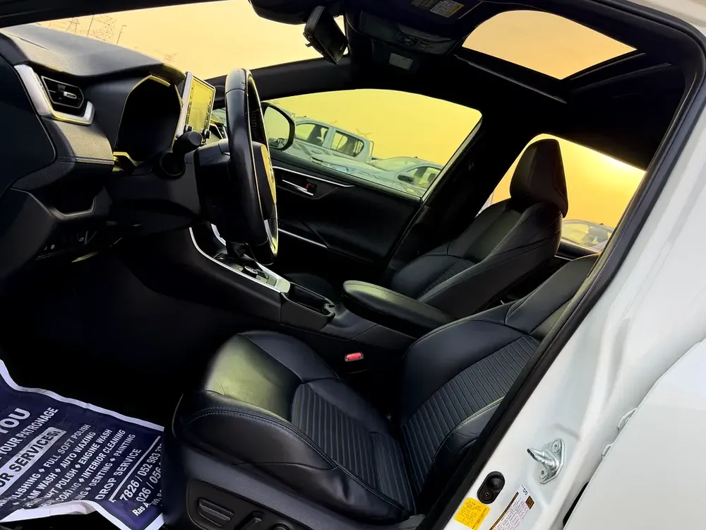 2019 Toyota RAV4 XSE hybrid - Image 14