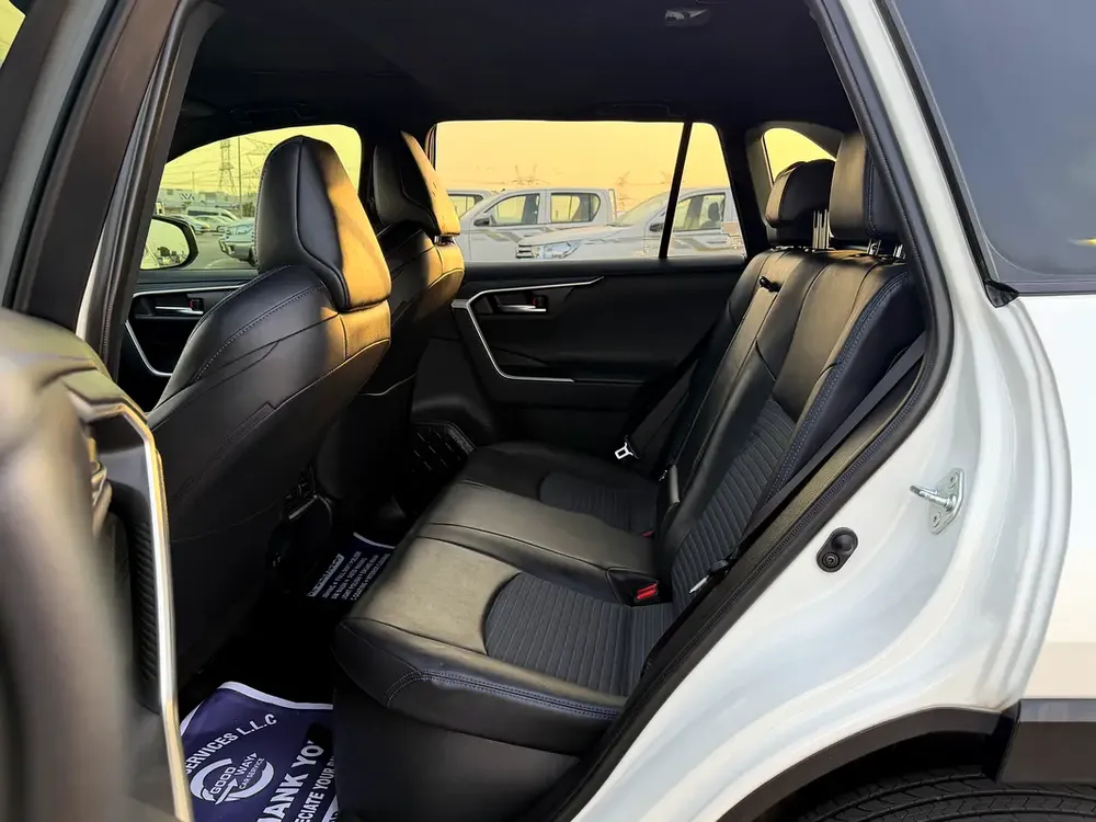 2019 Toyota RAV4 XSE hybrid - Image 15