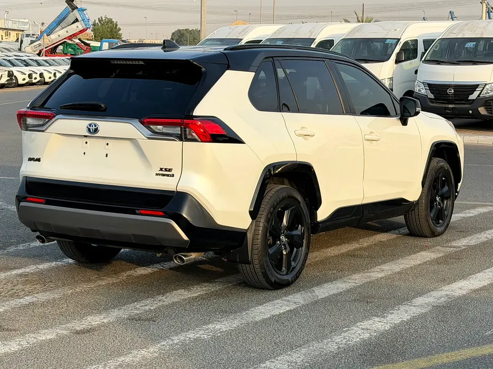 2019 Toyota RAV4 XSE hybrid - Image 6