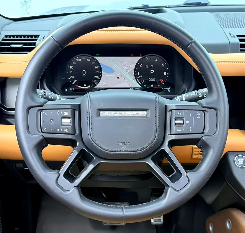 2024 Land Rover Defender 110 HSE P400, 2029 LR Warranty + Service Pack, Low Km, Fully Loaded, GCC - Image 15